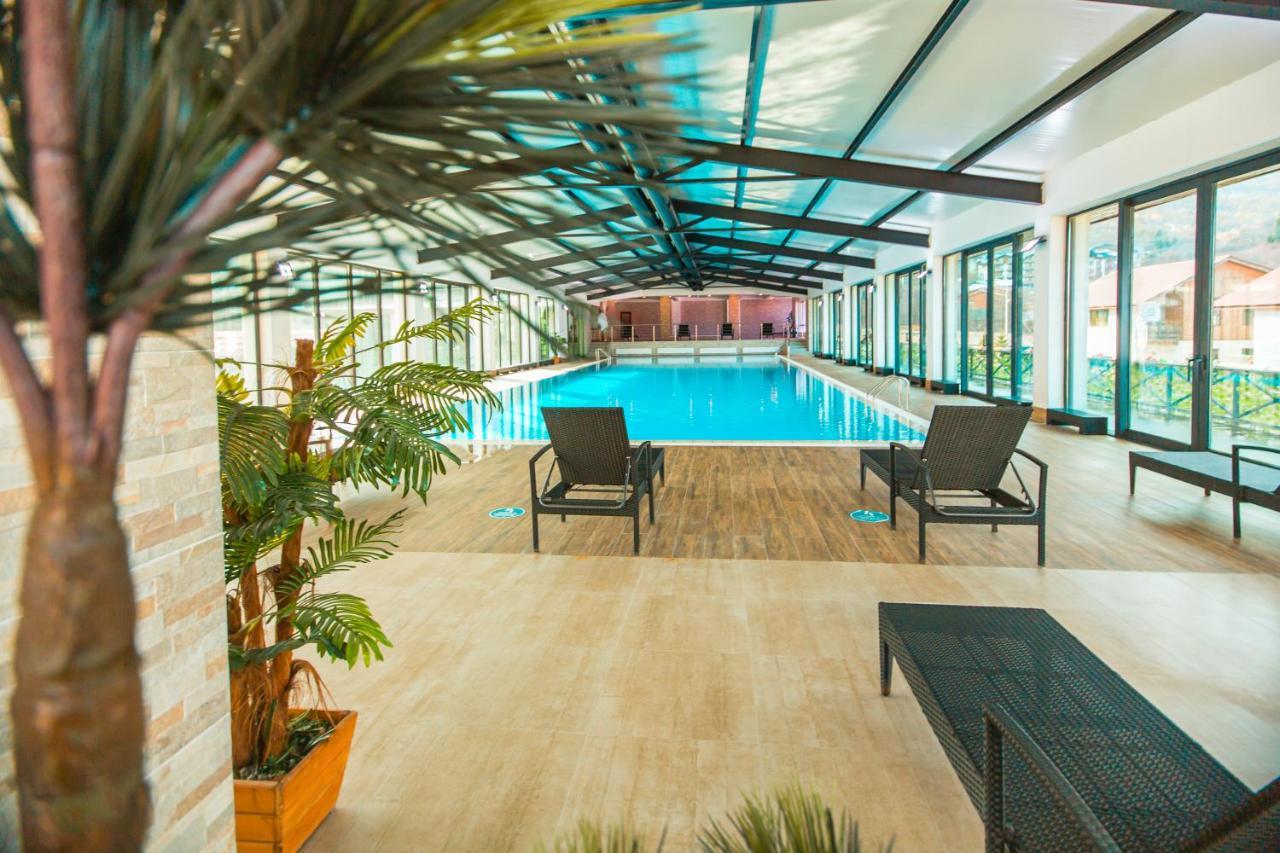 Курортный отель Snow Pine Suite - 4 Star Бакуриани Экстерьер фото