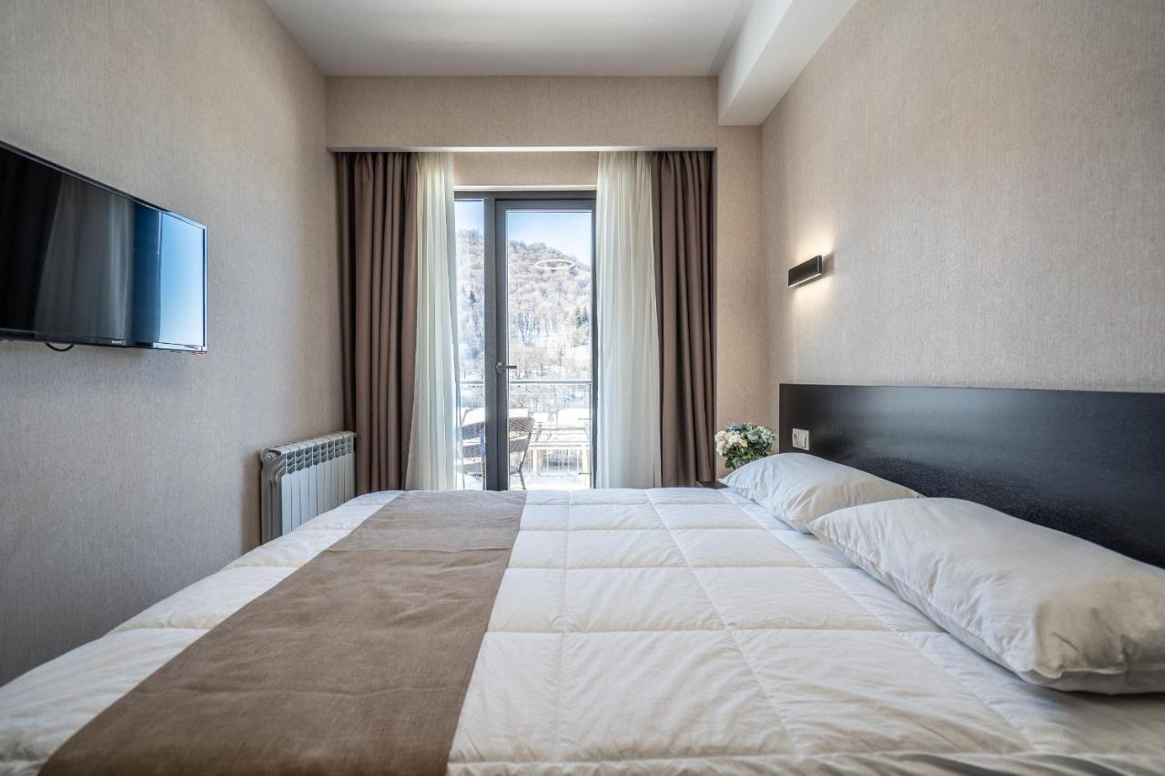 Курортный отель Snow Pine Suite - 4 Star Бакуриани Экстерьер фото